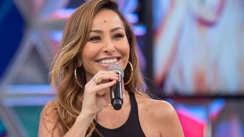 RecordTV define estreia de Sabrina Sato aos domingos