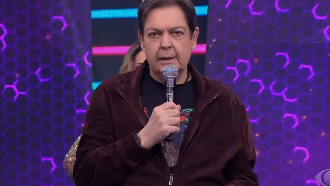 Em nova temporada, Faustão vai apostar suas fichas no jornalismo para crescer na audiência