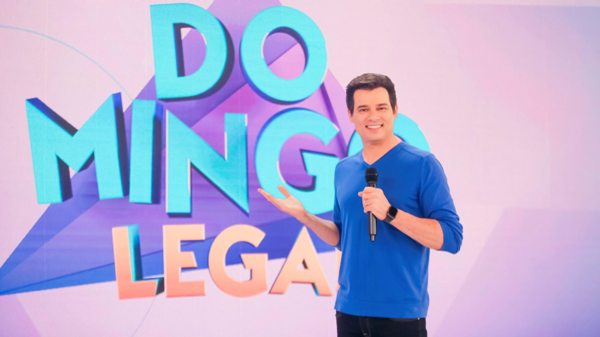 “Domingo Legal” revive quadros nostalgicos de Sílvio Santos e traz novidades para bater estreias da Record